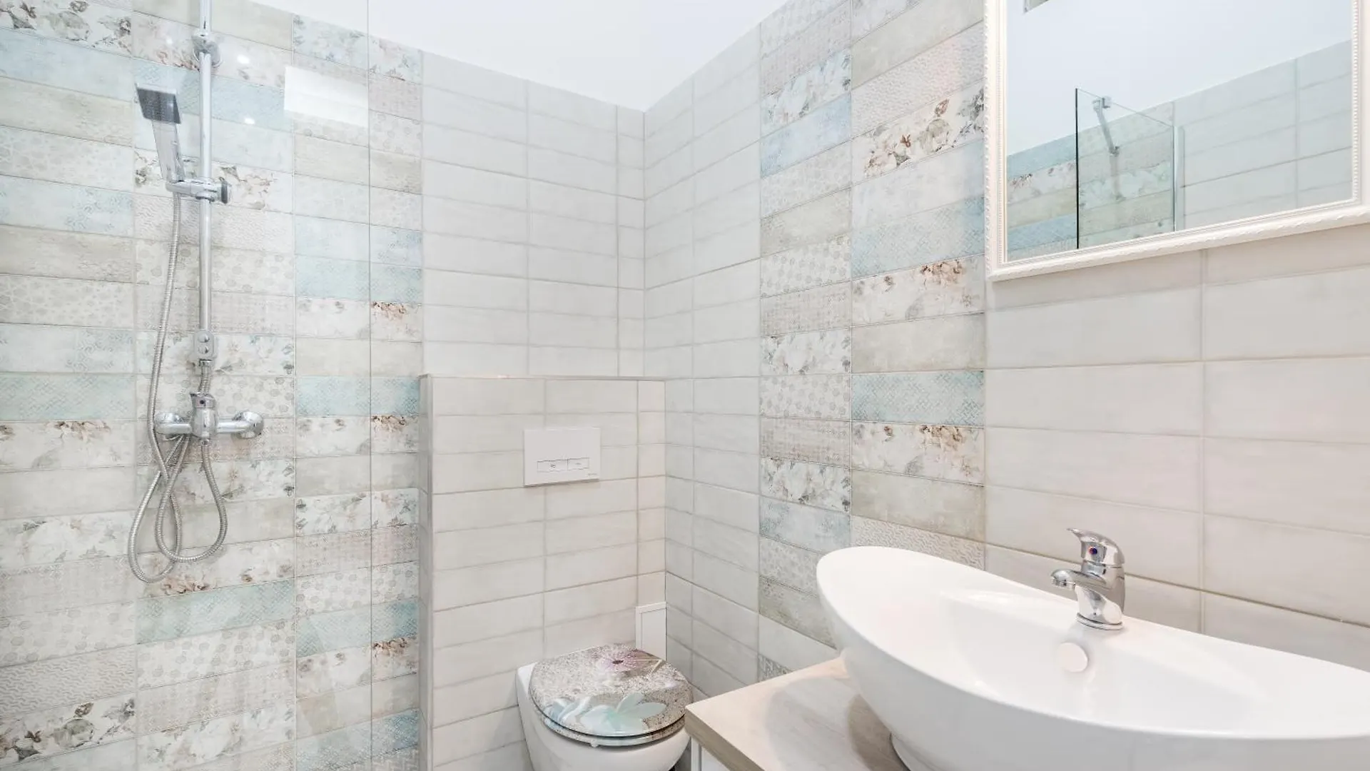 Cozy 2 Bedroom 2 Bathroom Apartment In The City Centre Budapest