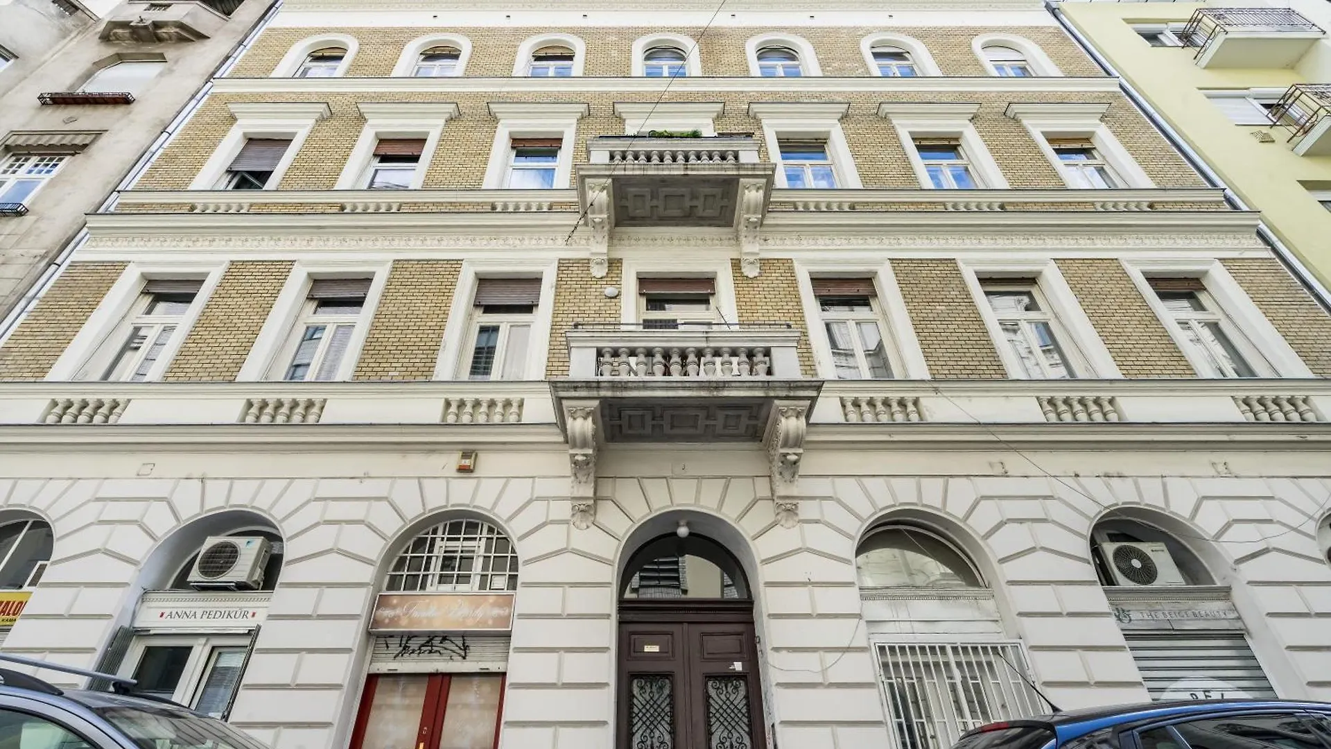 Cozy 2 Bedroom 2 Bathroom Apartment In The City Centre Budapest Hungary