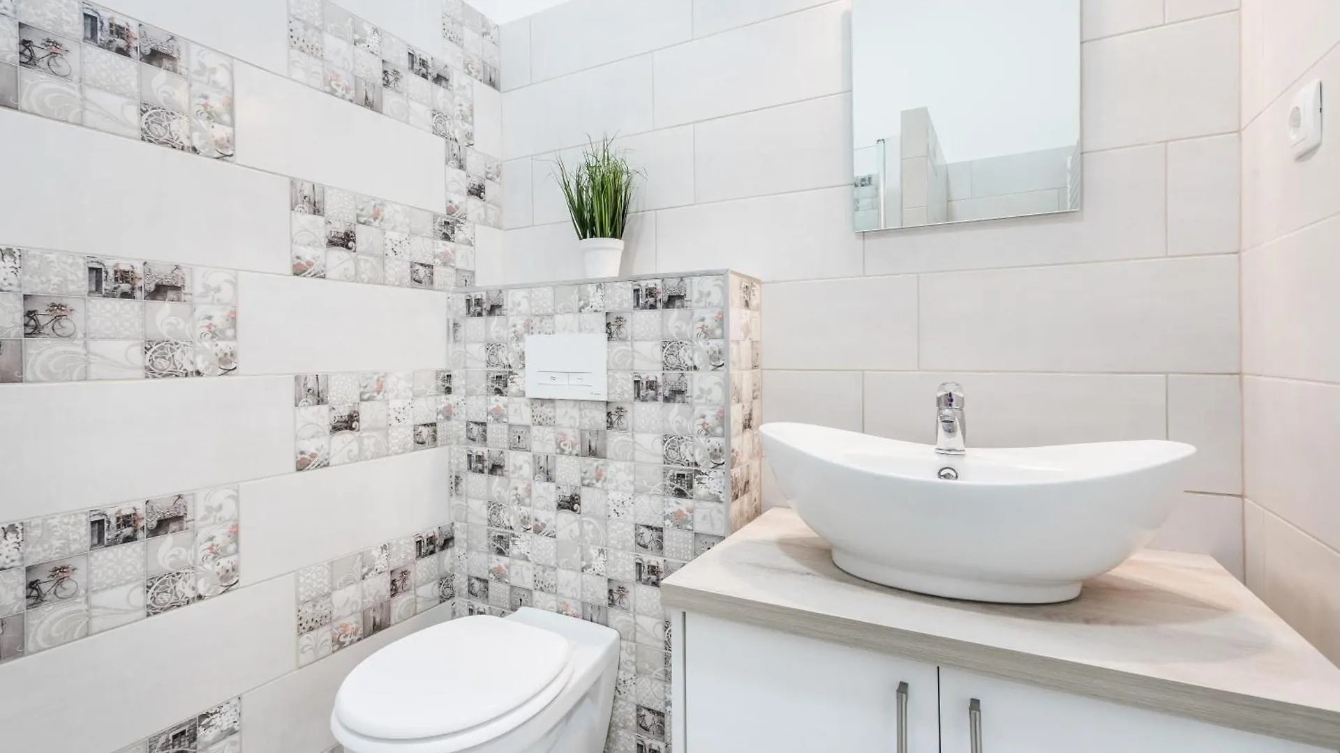 Cozy 2 Bedroom 2 Bathroom Apartment In The City Centre Budapest 0*,  Hungary